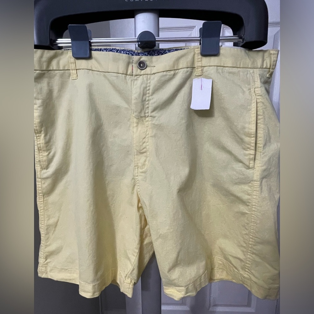 Tailorbyrd Men’s Yellow Shorts Size 40